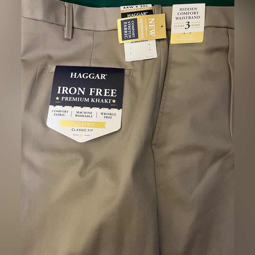Haggar Men's Khaki Pleated Chinos with Comfort Waistband size 42/30 - Picture 2 of 7